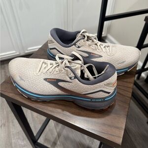 Brooks Men's Athletic Shoes - Cream and Blue